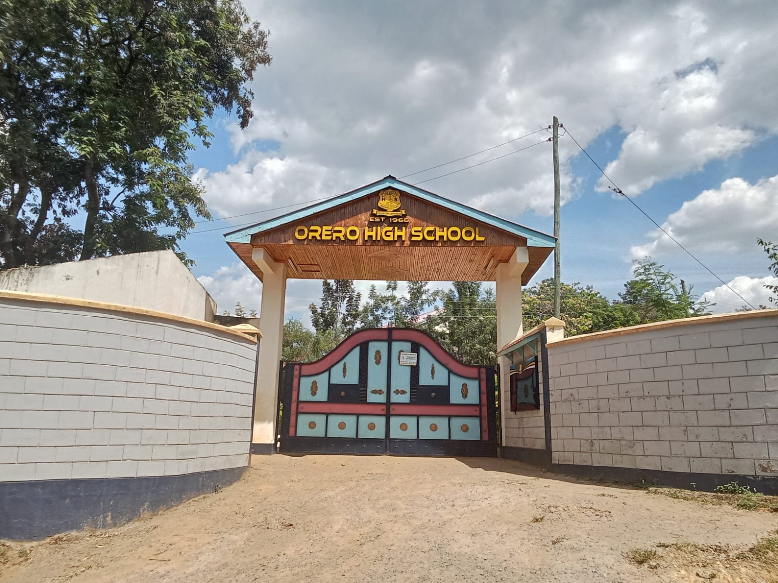 Orero High School gate and crest, established 1968